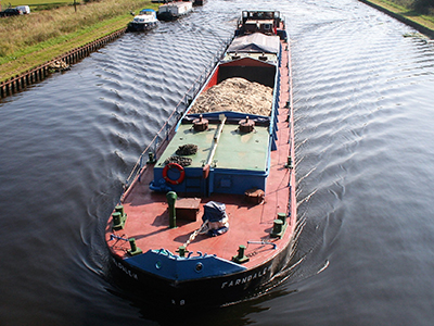 A 500 tonnes capacity barge on route from Hull to Leeds with sea- dredged aggregates. This can replace 18 lorries each taking 28 tonnes.